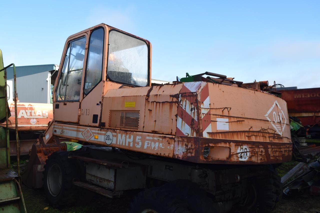 1990 O&K MH 5 wheel excavator, rear three-quarter view 1990 O&K MH 5 wheel excavator, rear three-quarter view