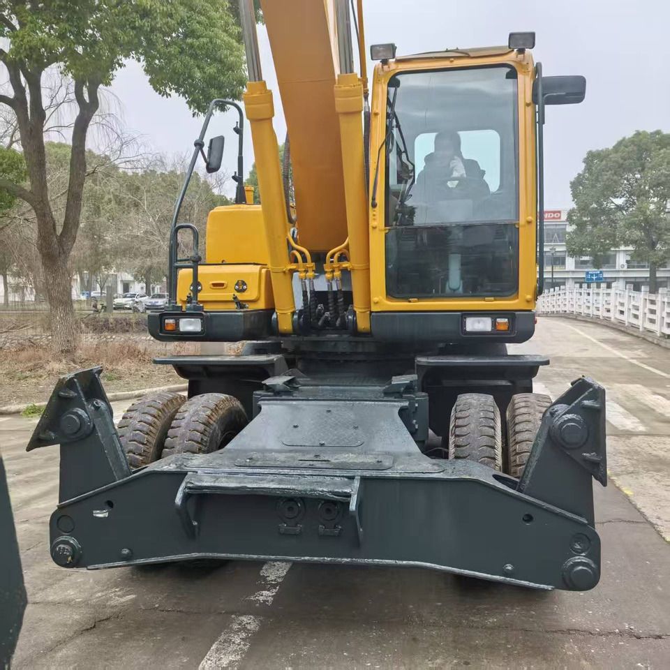 2024 Hyundai R210W-9 wheel excavator, front view 2024 Hyundai R210W-9 wheel excavator, front view