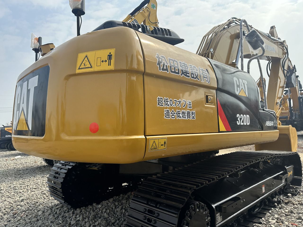 2023 Caterpillar 320D2 pelle sur chenilles vue arrière trois-quarts 2023 Caterpillar 320D2 pelle sur chenilles vue arrière trois-quarts