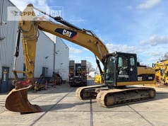 2011 Caterpillar 323DL crawler excavator side view