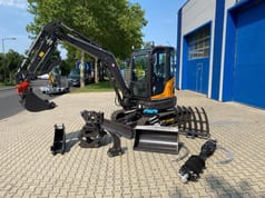 Berger Kraus BK4000KJS mini excavator with attachments, side view Berger Kraus BK4000KJS mini excavator with attachments, side view