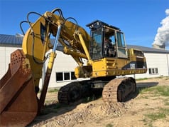2005 Caterpillar 365BL FS excavator, side view 2005 Caterpillar 365BL FS excavator, side view