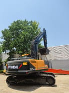 Hyundai 225LC-9T crawler excavator, rear three-quarter view