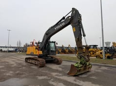 2020 Volvo EC220EL crawler excavator, side view 2020 Volvo EC220EL crawler excavator, side view