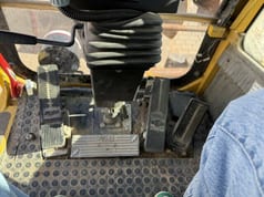 2016 Atlas 1404KZW wheel excavator interior foot pedals