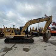 2018 Caterpillar 320 excavator, side view