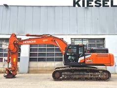 2022 Hitachi ZX300LCN-7 crawler excavator, side view 2022 Hitachi ZX300LCN-7 crawler excavator, side view