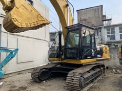 2016 Caterpillar 325CL crawler excavator, front three-quarter view