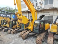 2021 Hyundai R225LC-7 crawler excavator, front three-quarter view 2021 Hyundai R225LC-7 crawler excavator, front three-quarter view