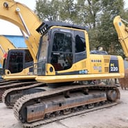 Pelle sur chenilles Komatsu PC220-8 de 2020, vue de côté Pelle sur chenilles Komatsu PC220-8 de 2020, vue de côté