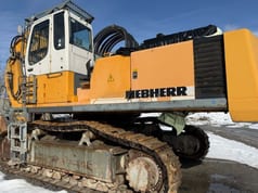 2005 Liebherr R974 excavator side view 2005 Liebherr R974 excavator side view