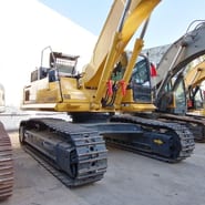 2018 Komatsu PC450-8 crawler excavator, side view