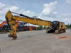 2016 Caterpillar 352F crawler excavator side view 2016 Caterpillar 352F crawler excavator side view