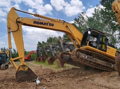 2016 Komatsu PC450-8 crawler excavator side view