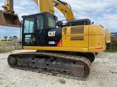 2017 Caterpillar 330D2L crawler excavator side view 2017 Caterpillar 330D2L crawler excavator side view