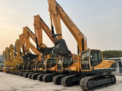 2022 Hyundai R220LC-9S crawler excavator, side view 2022 Hyundai R220LC-9S crawler excavator, side view