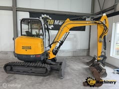 2014 Wacker Neuson EZ38 excavator, side view 2014 Wacker Neuson EZ38 excavator, side view