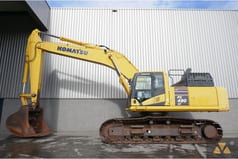 2017 Komatsu PC490LC-11 crawler excavator, side view 2017 Komatsu PC490LC-11 crawler excavator, side view