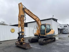 2010 Hyundai R140LC-9 crawler excavator, front three-quarter view