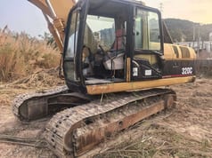 2011 Caterpillar 320C crawler excavator side view 2011 Caterpillar 320C crawler excavator side view