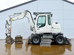 2011 Liebherr A 309 wheel excavator, side view 2011 Liebherr A 309 wheel excavator, side view