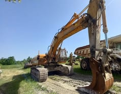 2000 CASE 9046 crawler excavator, side view