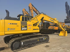 Escavatore cingolato Komatsu PC200-8 del 2023, vista laterale Escavatore cingolato Komatsu PC200-8 del 2023, vista laterale