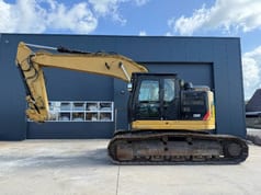 2017 Caterpillar 335F L CR crawler excavator side view 2017 Caterpillar 335F L CR crawler excavator side view
