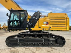 2025 Caterpillar MH3260 material handler side view