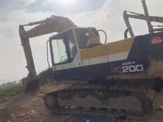 Komatsu PC200 crawler excavator, side view Komatsu PC200 crawler excavator, side view