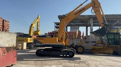 2015 Hyundai R220LC-9S crawler excavator side view