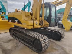 2018 Caterpillar 320C crawler excavator, side view