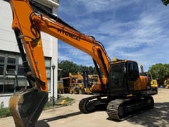 2023 Hyundai R220LC-9S crawler excavator, side view 2023 Hyundai R220LC-9S crawler excavator, side view