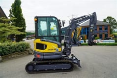 Eurotrac HE26-SR mini excavator, side view Eurotrac HE26-SR mini excavator, side view