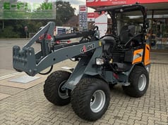Giant G2500 HD mini excavator, front three-quarter view