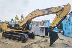 2018 Caterpillar 330DL crawler excavator, side view