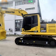 Escavatore cingolato Komatsu PC200-8 del 2012, vista laterale