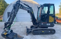2020 Volvo EC27D mini excavator, side view 2020 Volvo EC27D mini excavator, side view