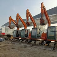 2008 Hitachi EX60-5 mini excavators in a row 2008 Hitachi EX60-5 mini excavators in a row
