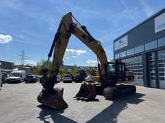 2011 Caterpillar 324D crawler excavator, side view 2011 Caterpillar 324D crawler excavator, side view