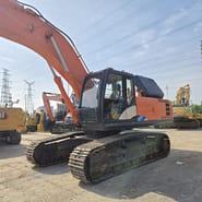 2018 Hitachi ZAXIS 350 crawler excavator, side view 2018 Hitachi ZAXIS 350 crawler excavator, side view