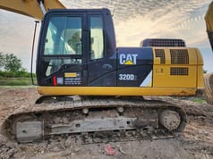 2022 Caterpillar 320D2 гусеничный экскаватор, вид сбоку