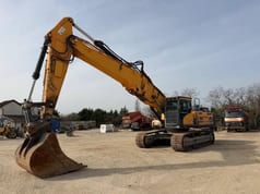 2017 Hyundai HX480LC crawler excavator, front three-quarter view