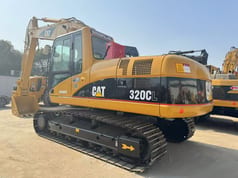 Pelle sur chenilles Caterpillar 320CL de 2019, vue arrière trois-quarts
