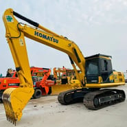 2019 Komatsu PC200-6 crawler excavator, side profile view 2019 Komatsu PC200-6 crawler excavator, side profile view