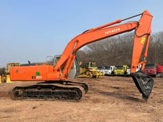 2019 Hitachi EX200-5 crawler excavator, side profile view 2019 Hitachi EX200-5 crawler excavator, side profile view