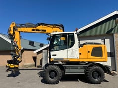 2014 Liebherr A916 wheel excavator side view 2014 Liebherr A916 wheel excavator side view