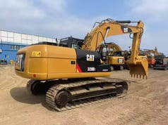 2024 Caterpillar 320D2 paletli ekskavatör, arka üç çeyrek görünüm