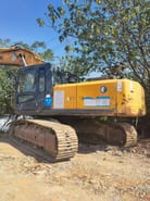 2022 Hyundai R335LC-7T excavator side view 2022 Hyundai R335LC-7T excavator side view