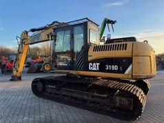 2010 Caterpillar 319DL crawler excavator, side view 2010 Caterpillar 319DL crawler excavator, side view